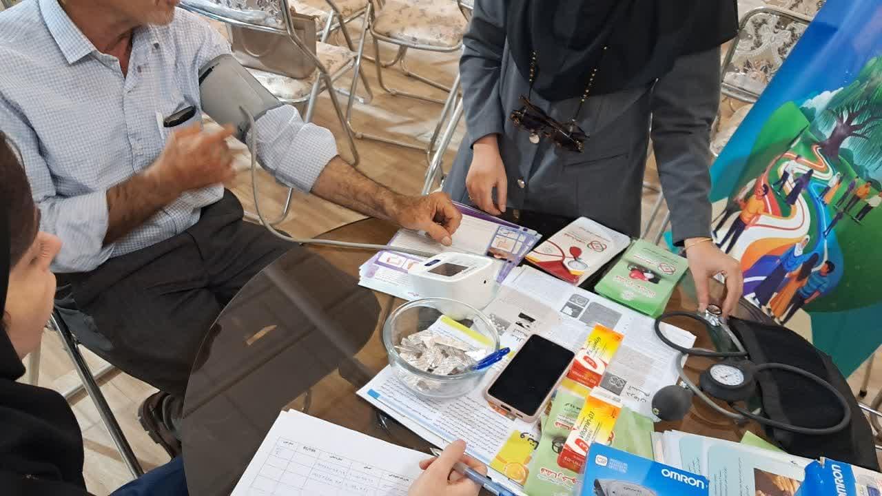 جلسه آموزشی مراقبت‌های بهداشتی میانسالی و سالمندان در خانه امید دزفول