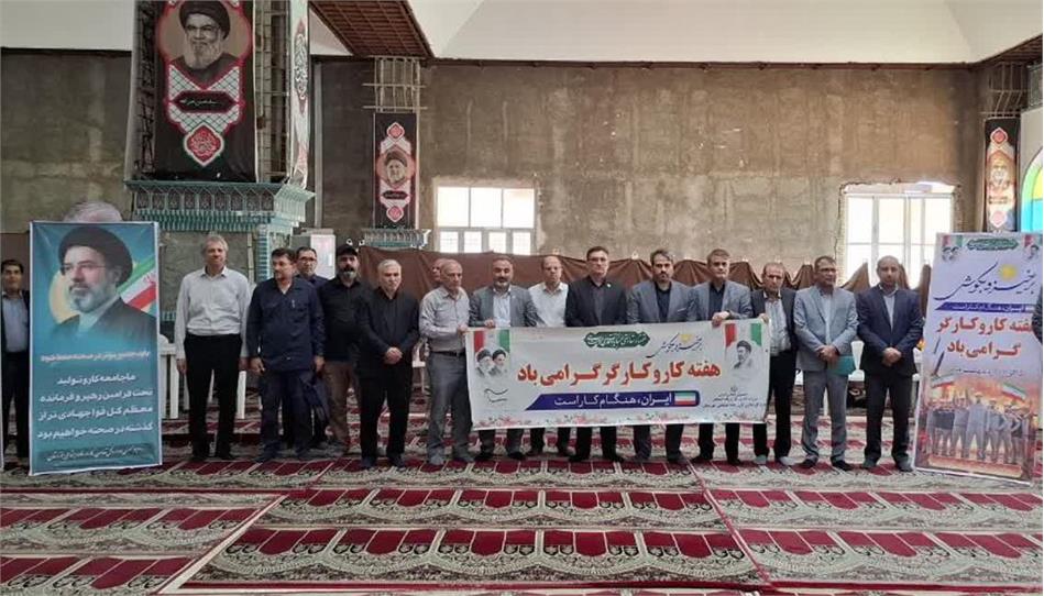 میز خدمت ارتباطات مردمی صندوق بازنشستگی استان در مصلی نماز جمعه اهواز