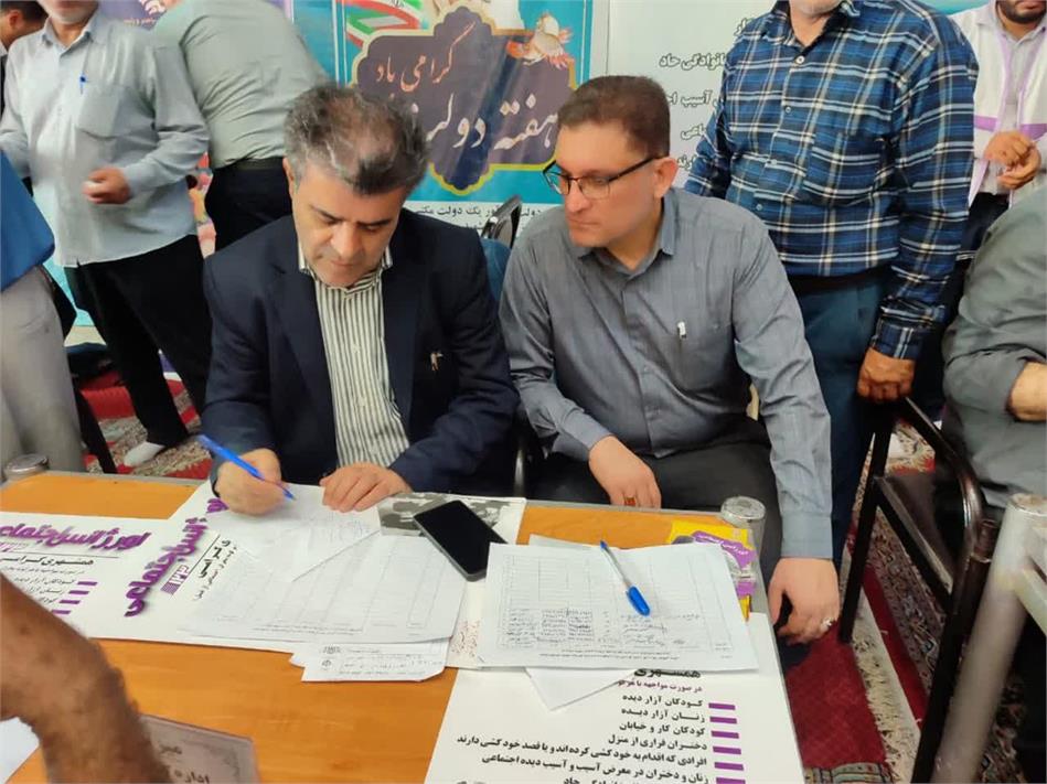 میز خدمت به مناسبت هفته دولت در مصلی نماز جمعه اهواز