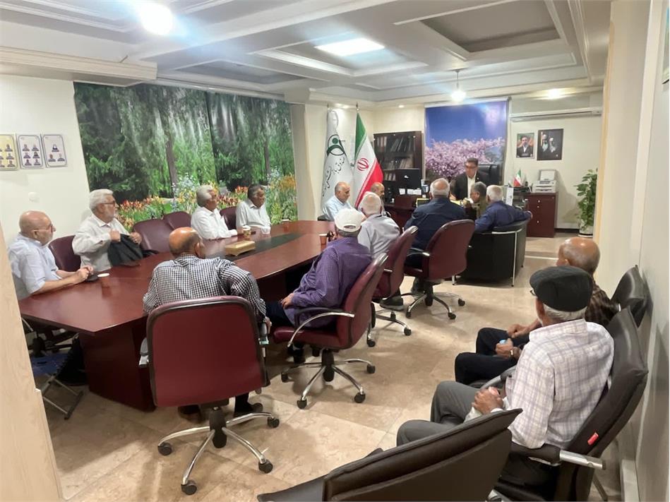 دیدار صمیمانه جمعی از بازنشستگان راه‌آهن جنوب با مدیر صندوق بازنشستگی کشوری خوزستان